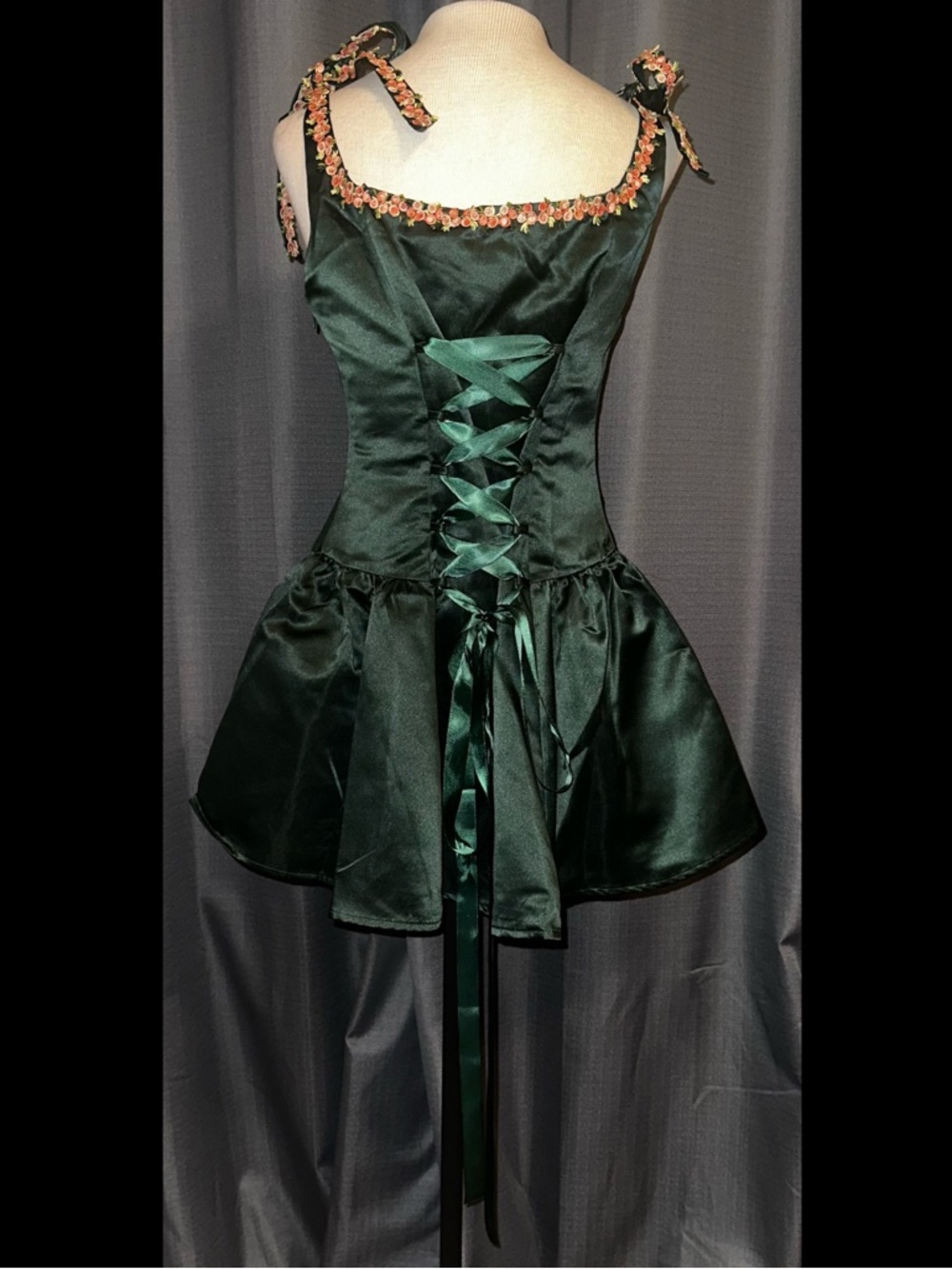 Sugar Thrillz Dolls Kill ‘MAYFAIR RESIDENCE’ Green Satin Flare Dress L NWT - Picture 2 of 16